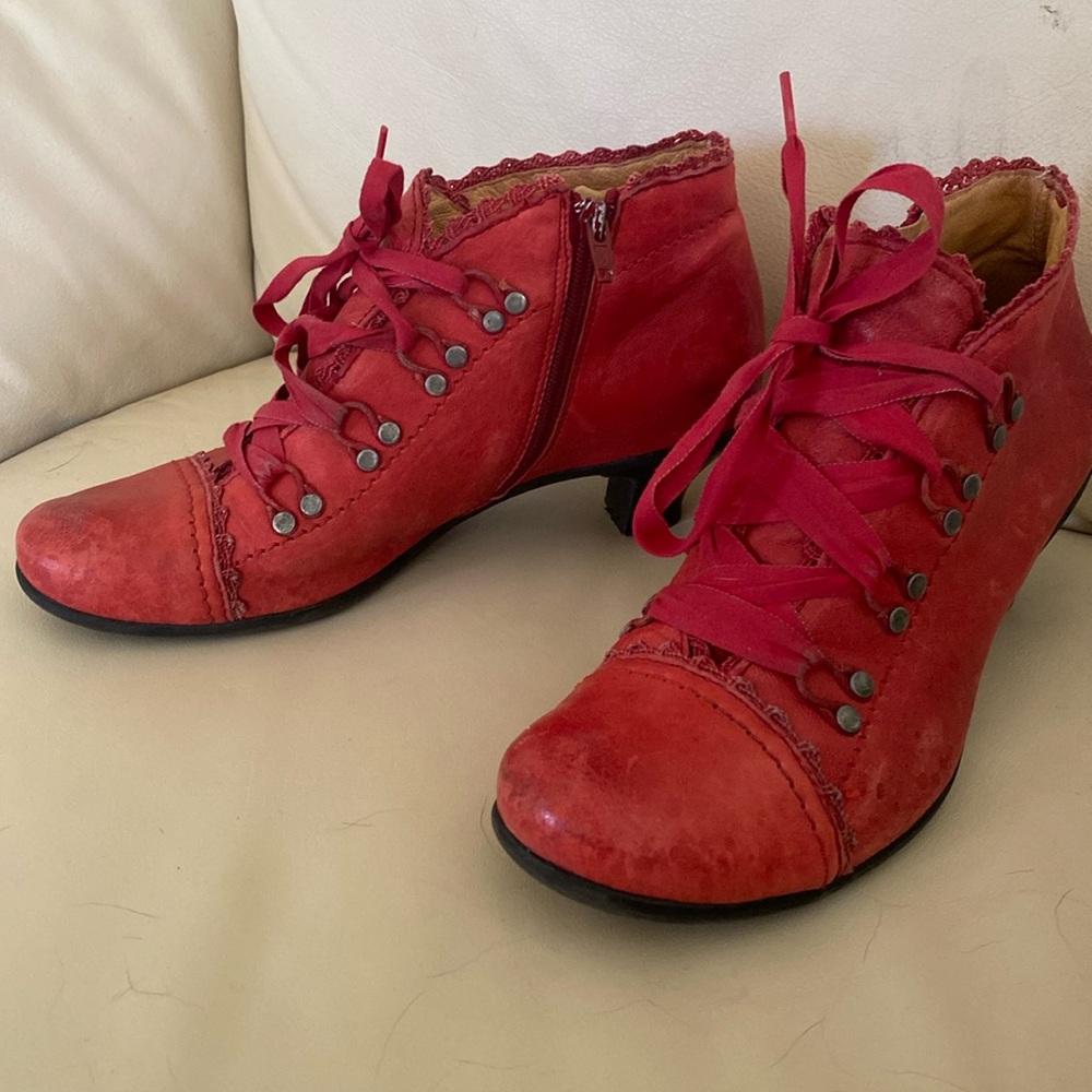 Red heel shoe worth lace ties Brako from Spain size 40 to US 9- 9 ^1/2